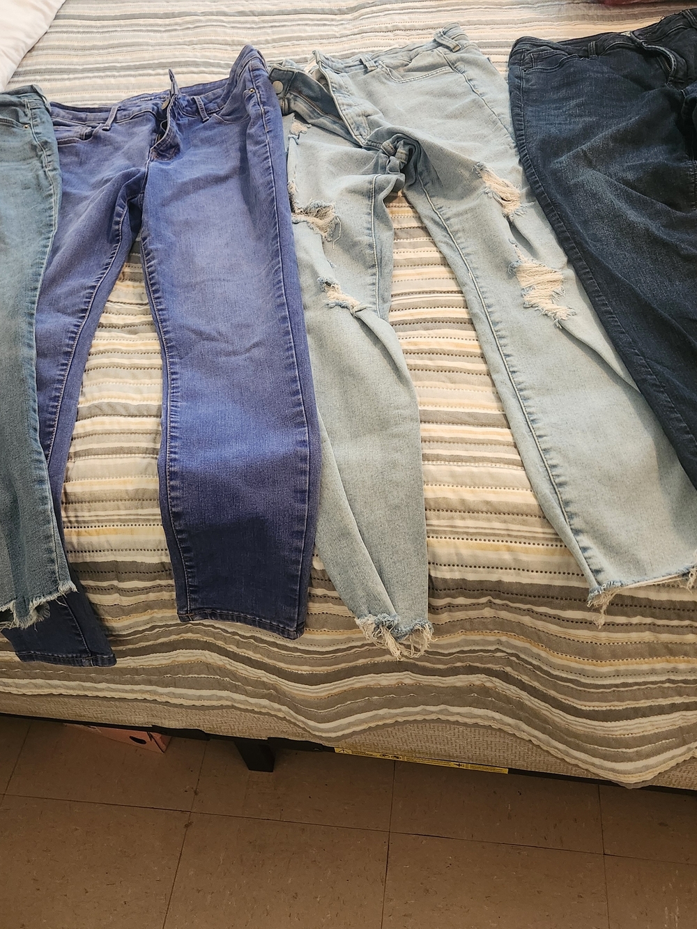 Old Navy Women’s Mixed Blue Skinny Jeans Set